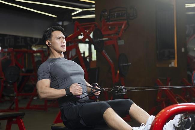 熬夜后做这件事 你以为是自律？其实是在 作死 ！