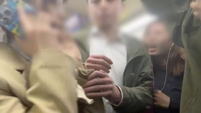 上海地铁猥亵事件男子被公司开除