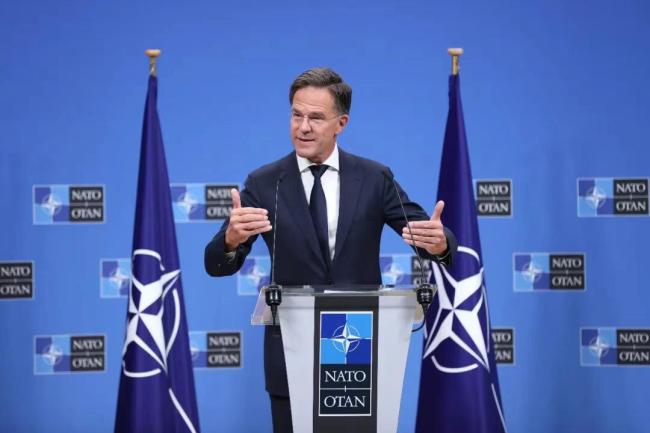 英国宣布进入战时状态，并被北约警告做好与俄罗斯开战准备