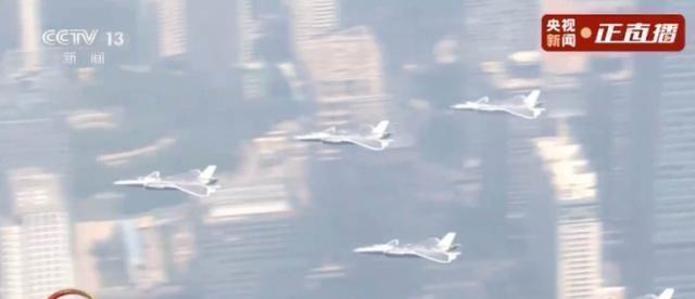 歼20S指挥无人机打预警机