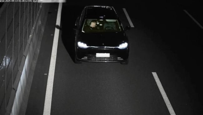 男子酒后躺在副驾驶睡觉，用 智驾神器 开车20分钟