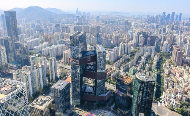 深圳2.4万余家国家高新技术企业中，既有华为、腾讯等知名企业，也有大量中小企业。