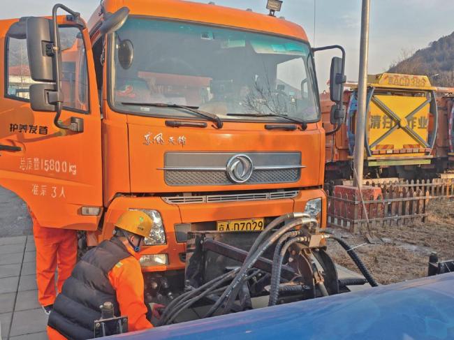 北京拉响暴雪道路结冰双预警