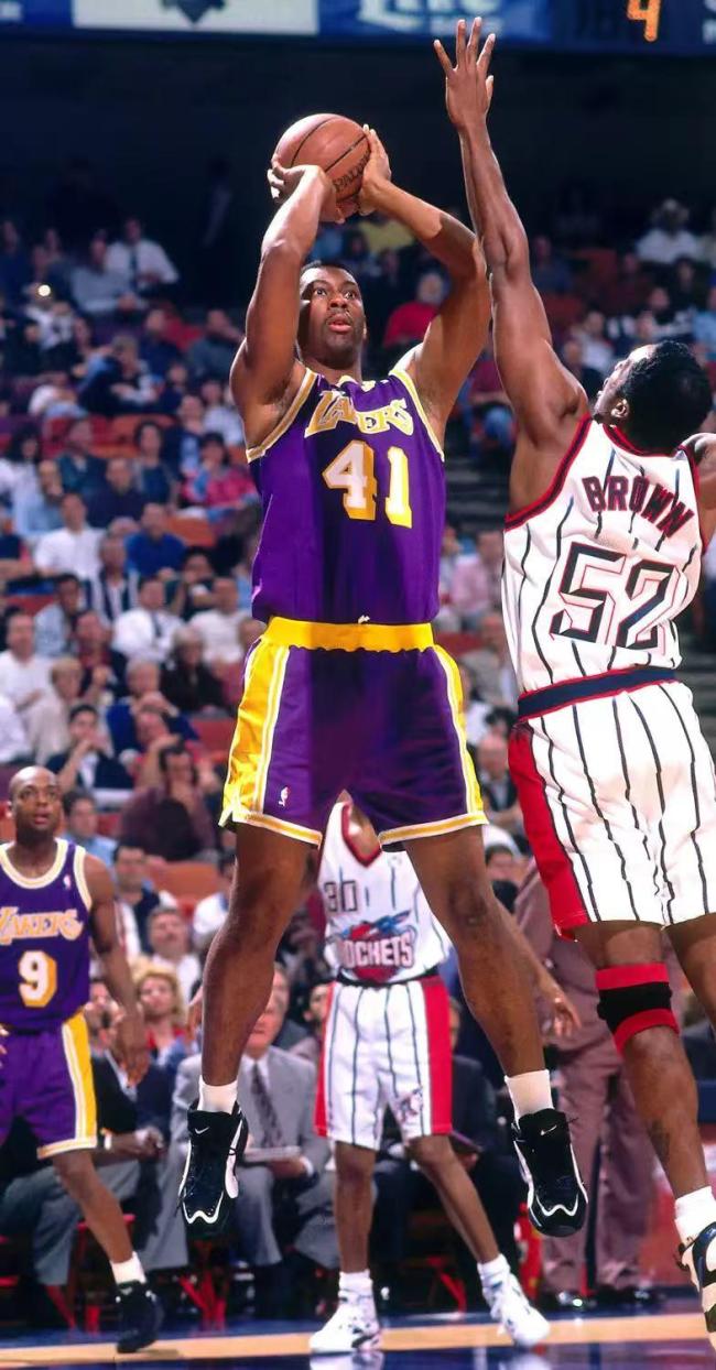 前NBA球员埃尔登·坎贝尔溺亡