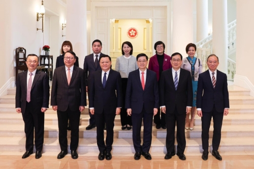 李家超在礼宾府与广东省省长王伟中会面。 李家超FB