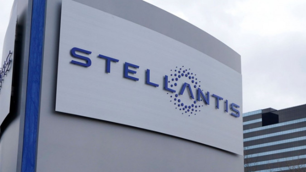 受特朗普关税影响,汽车大厂斯泰兰蒂斯(Stellantis)宣布裁员、停工。 受特朗普关税影响,汽车大厂斯泰兰蒂斯(Stellantis)宣布裁员、停工。
