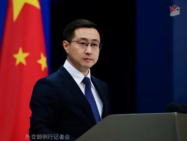 中方回应解放军是否在南海台海集结