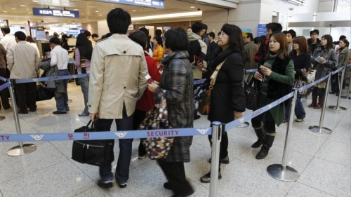 韩国仁川机场离境大堂近日发现子弹，机场警方正开展调查。