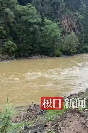 阿坝坠崖的旅游车已经找到