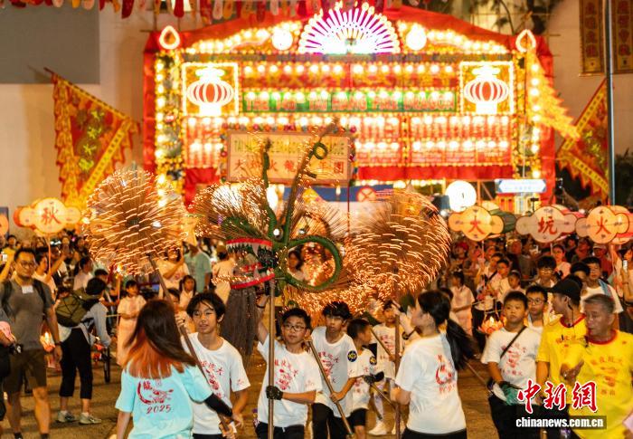 香港舆论:“超级黄金周”香港“丁财两旺”,业界求变汇聚人气财气
