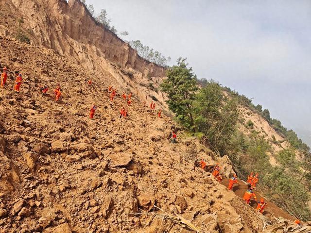 农妇遇山体垮塌失联搜救停止