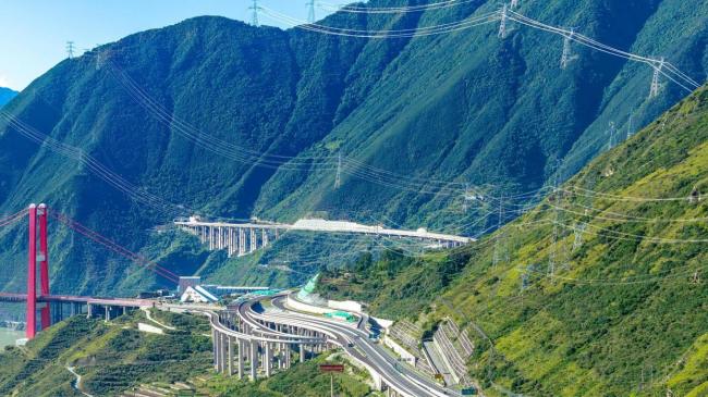 泸石高速今年底再通49公里