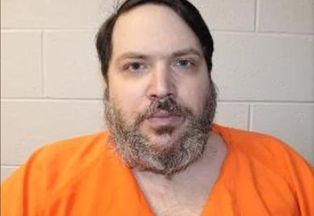 美强奸案嫌疑人假死逃罪因文身落网