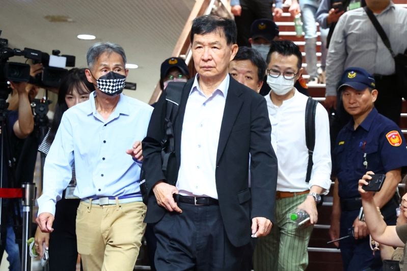 台北地院审理京华城案，1日提讯羁押中的柯文哲、沈庆京，进行一整天的勘验同案被告、前北市副市长彭振声接受检方讯问时录像内容。