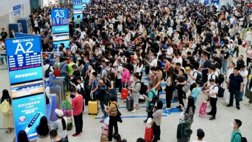 深圳今年出入境旅客人次突破1亿