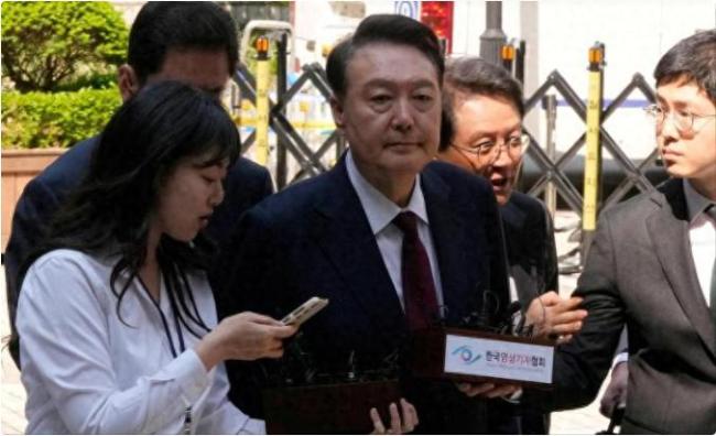 媒体人：尹锡悦或将因病重死在狱中