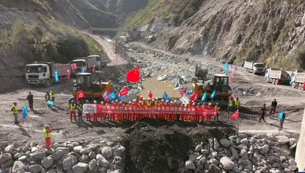 中企承建巴基斯坦巴拉科特水电站大坝成功截流