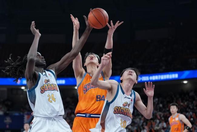 上海大鲨鱼主场战胜四川队