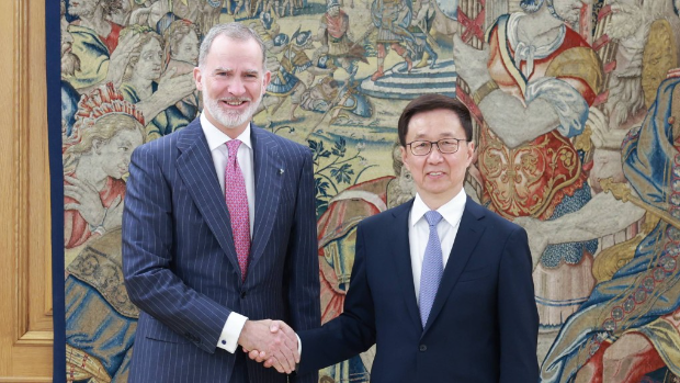 国家副主席韩正在马德里王宫会见西班牙国王费利佩六世。