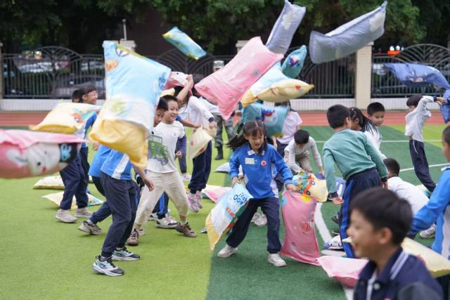 秋假期间，禅城区玫瑰小学的帐篷节。校方供图