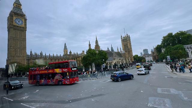 马斯克呼吁英国“更换政府”
