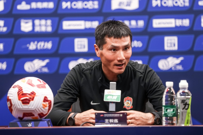 曝国足若选洋帅起步价800万：邵佳一不到100万，还不是长约 