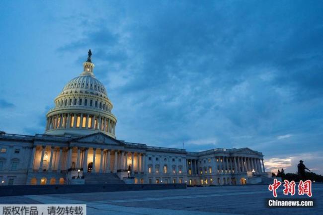 特朗普称将签署爱泼斯坦案文件