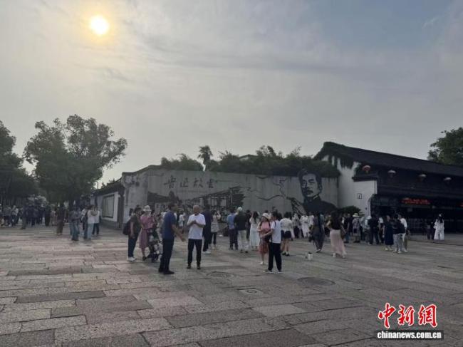 媒体:鲁迅夹烟有何不可