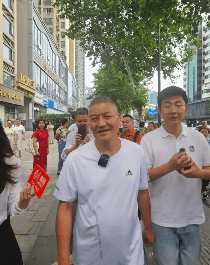 高考钉子户梁实考前受访。