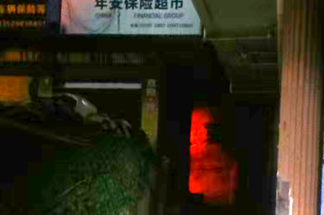 修车店凌晨突发火灾 听劝装的门成了“救命门”