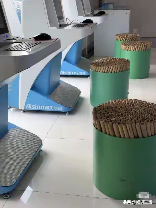 当地回应税务局凳子被指形似刑具 办公设施引热议