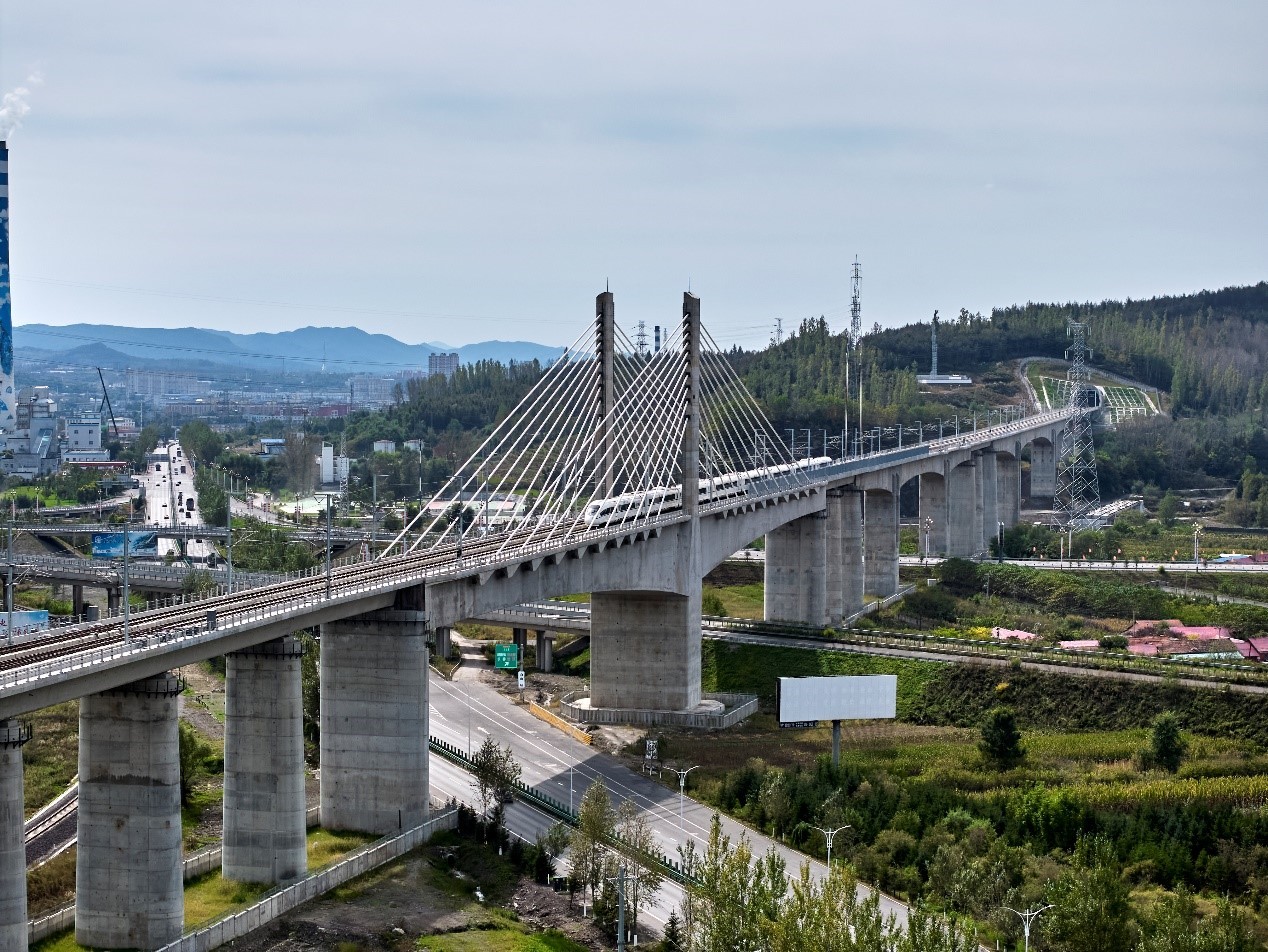 跨越|擦亮国家名片 中国高铁以自主创新勇闯技术“无人区”