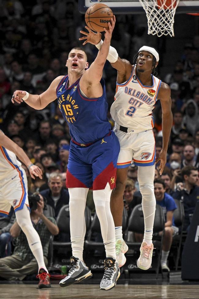 尼克·杨选本赛季NBA最佳阵容一阵