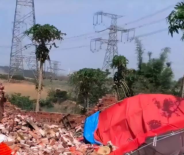 一葬礼墙体倒塌致3死多伤