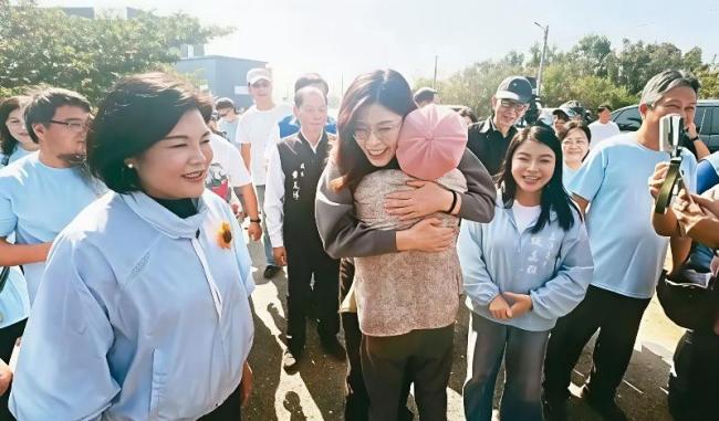 郑丽文喊话“世代接棒”