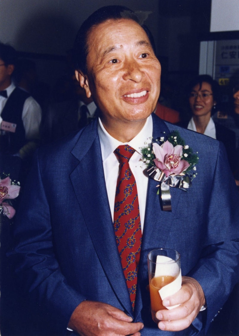 李兆基谈致富之道时，多次提到「吃得苦中苦，方为人上人」。