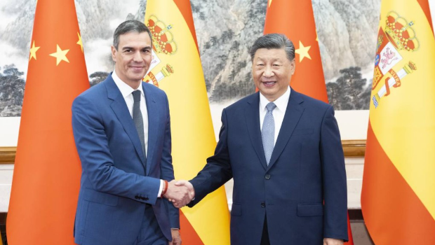 西班牙首相桑切斯去年9月访华时与习近平会面