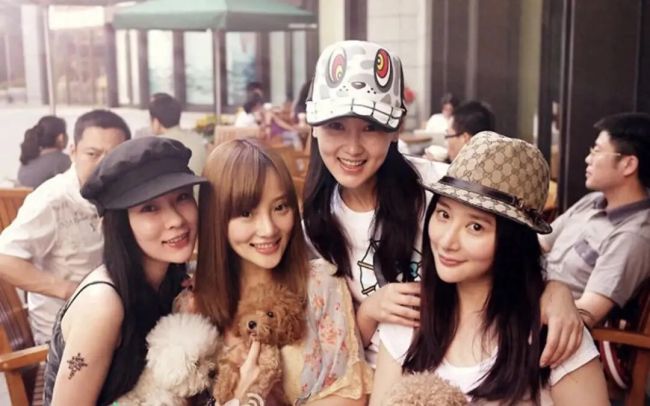 李小璐:44岁,复出失败,成为弃子