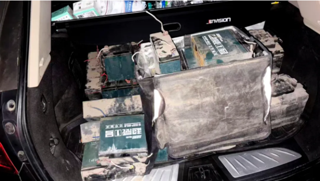 辽宁朝阳：盗窃团伙流窜作案偷电瓶，逮个正着！