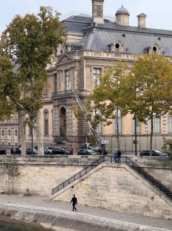 卢浮宫15年内裁约200个全职岗位