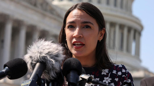 图为纽约州进步派联邦众议员欧加修－寇蒂兹（Alexandria Ocasio-Cortez）。（路透社）