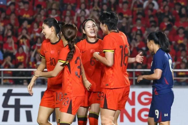 中国女足大胜泰国夺冠 邵子钦戴帽