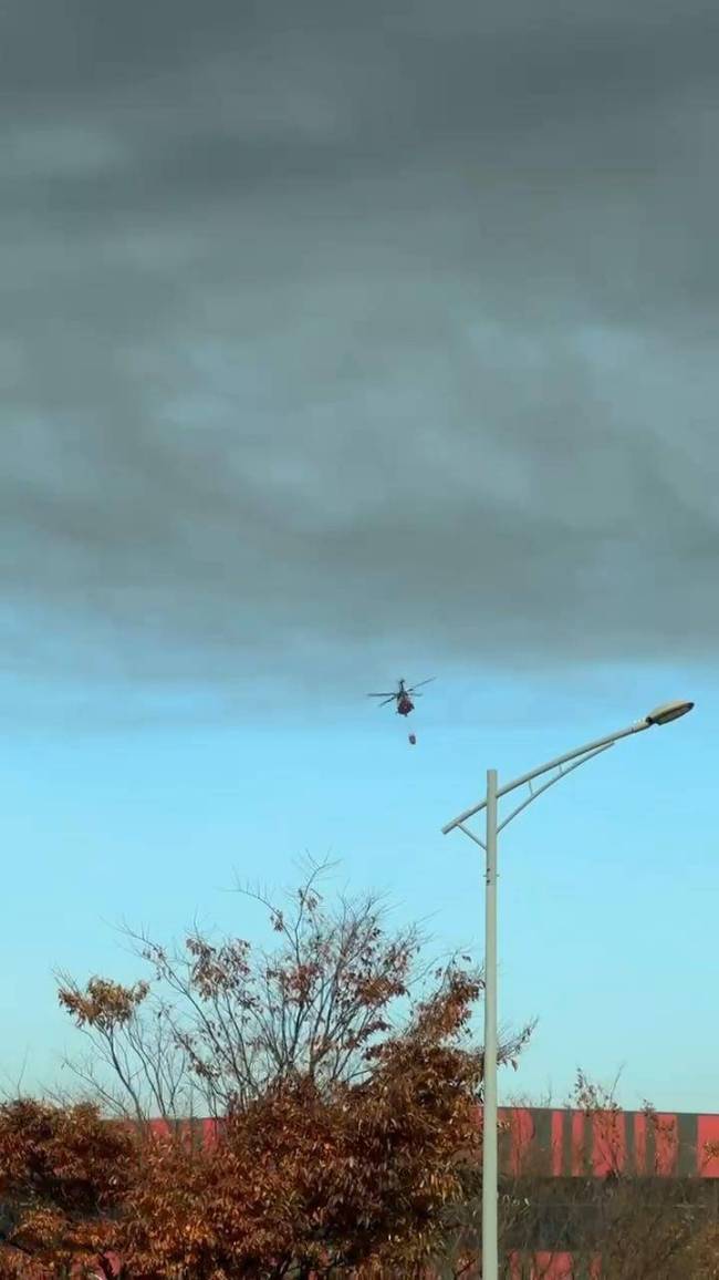 韩国一物流中心突发大火