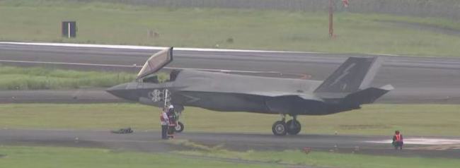 英一架F-35战机迫降日本机场