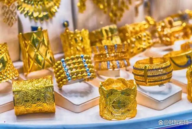 胖东来一金店被卷走90万黄金