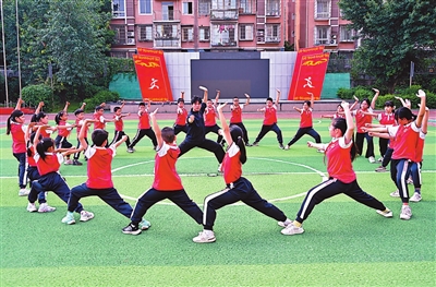 练习武术 强身健体 练习武术 强身健体