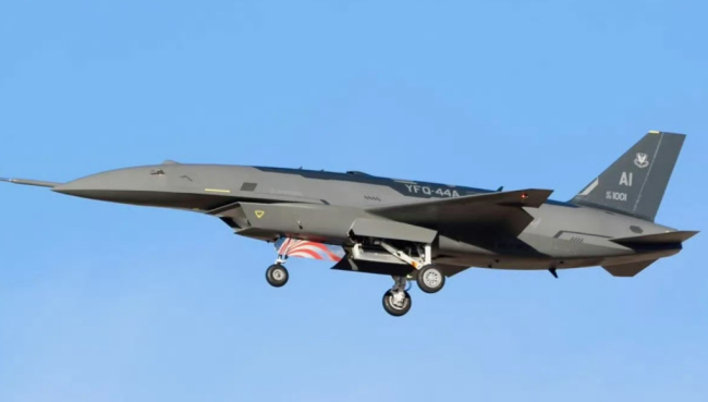 美最新无人战斗机试飞，空战新时代正在加速到来