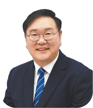 同心协力 共赢未来——访韩中议员联盟会长金太年