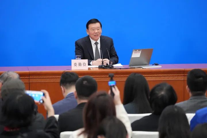大会发言人娄勤俭 大会发言人娄勤俭