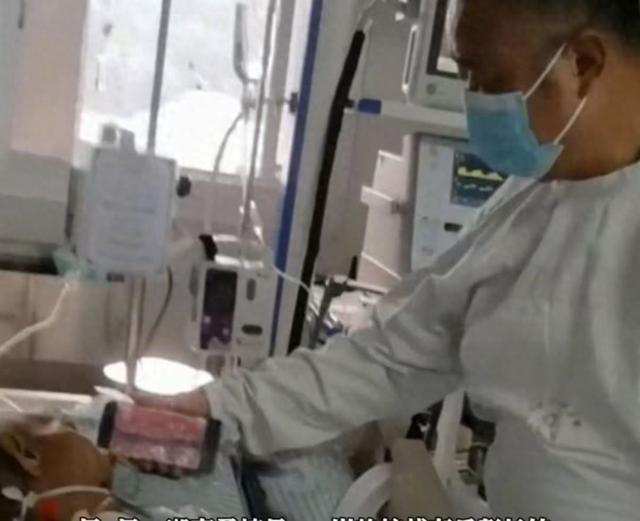 儿子称本想带102岁父亲北京观看阅兵